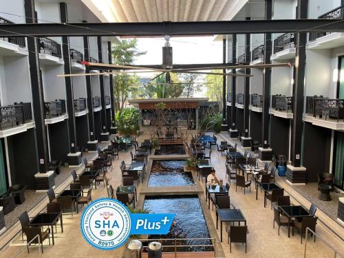 레스토랑, 남통 난 호텔 (Namthong Nan Hotel) near 왓 밍무앙