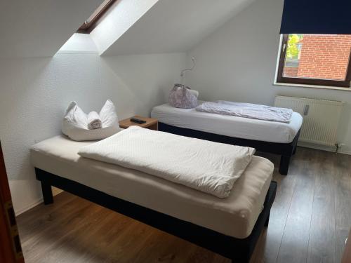 2 bedrooms, 4 beds
