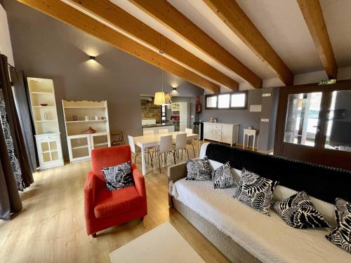 2 bedrooms, 5 beds