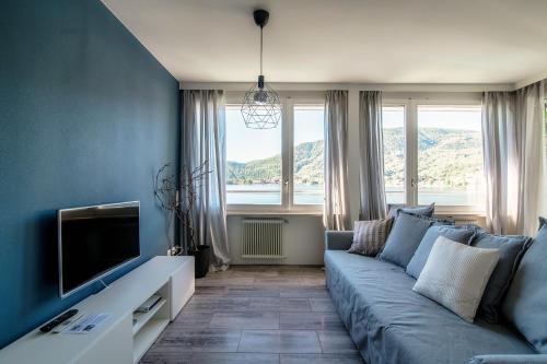 La Finestra Blu by Quokka 360 - with a panoramic lake view - Apartment - Ponte Tresa