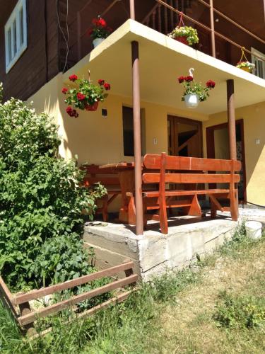 Casa din Poiană (Casa din Poiana) in Hănășești