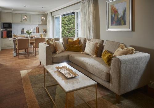 Brockencote Hall - image 3