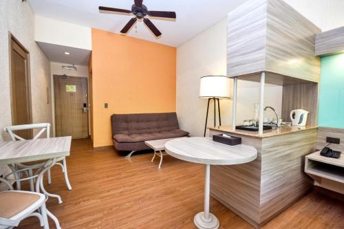 Microtel by Wyndham Boracay Room Type - One-Bedroom Queen Suite, Non-Smoking