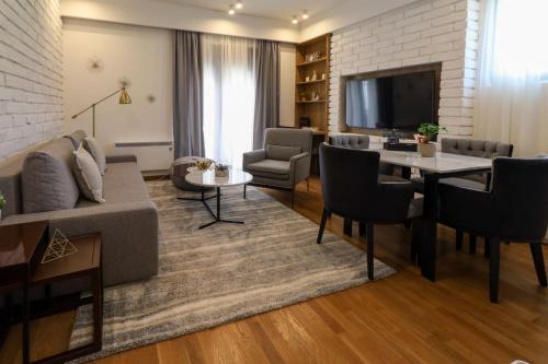 Deluxe Queen Suite