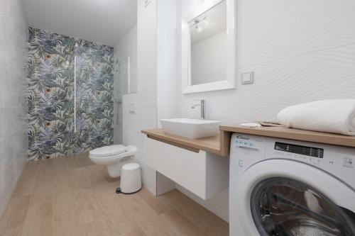 One-Bedroom Apartment image 10