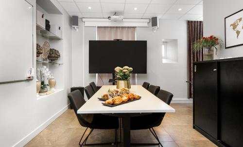 บริการและสิ่งอำนวยความสะดวก, Wilhelmsen House in ตอนซเบิก