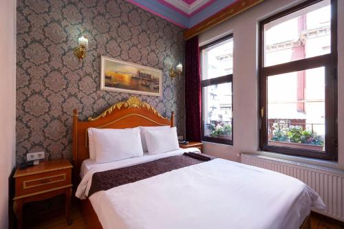 Deluxe Double Room image 9