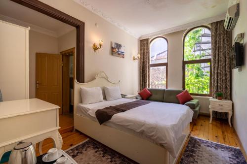Deluxe Triple Room image 4