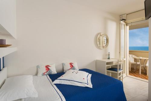 Hotel Ambasciatori Beach Front Breakfast e Brunch XXL fino alle 12 30 Room Type - Superior Double or Twin Room with Sea View