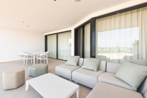 Infinity 0-8 LUXE SEA VIEW 2B - image 3