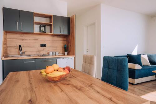 VILA PUPA , Elešec (VILA PUPA , Elesec) in Elshani