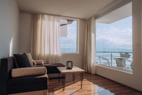 VILA PUPA , Elešec (VILA PUPA , Elesec) in Elshani