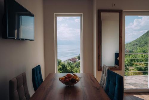 VILA PUPA , Elešec (VILA PUPA , Elesec) in Elshani