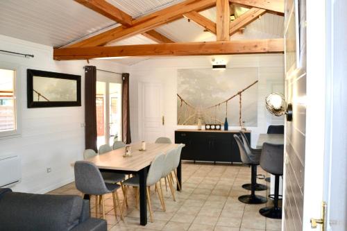 Maison tout inclus à 800m du bassin avec jacuzzi. gîte à louer Cassy