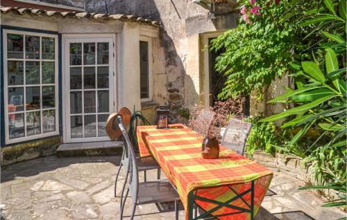 Awesome home in Marsillargues with WiFi and 2 Bedrooms gîte à louer Marsillargues