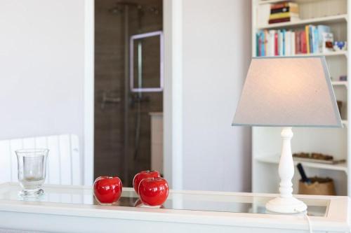 Studio Apartment with Sea View image 10