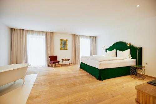 1 king bed, 1 sofa bed