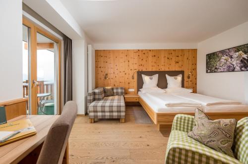 Standard Double Room image 7
