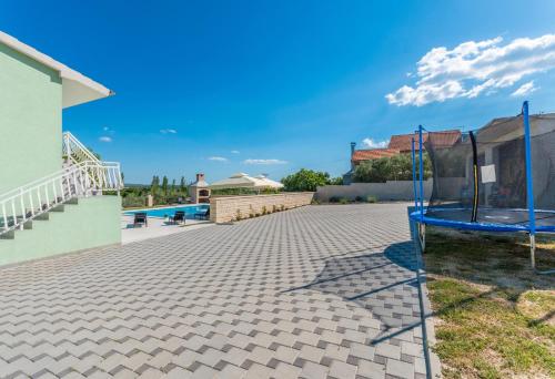 Poolincluded - Holiday Home Maslina in Donji Lepuri