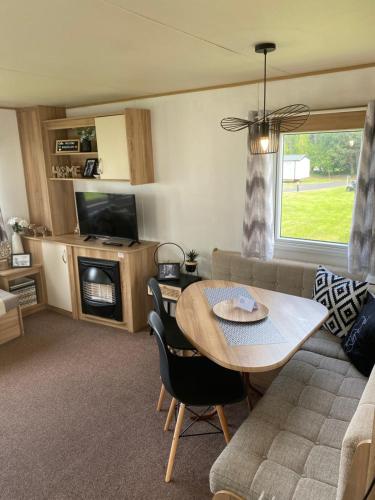 3 bedrooms, 6 beds