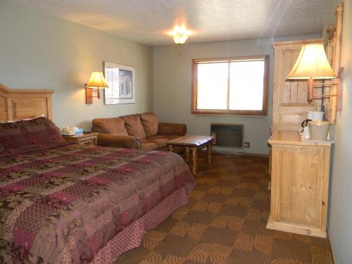 New Summit Inn – Frisco, CO