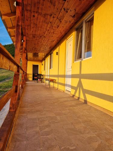 Viesnīcas āriene, Cabana Vărad Coronini (Cabana Varad Coronini) in Coronini
