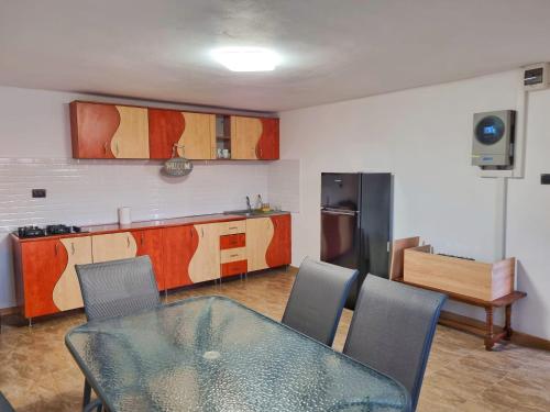 virtuve, Cabana Vărad Coronini (Cabana Varad Coronini) in Coronini