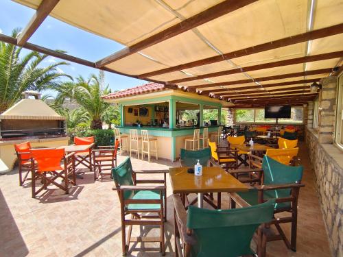 Alex – Pigadia, AZ