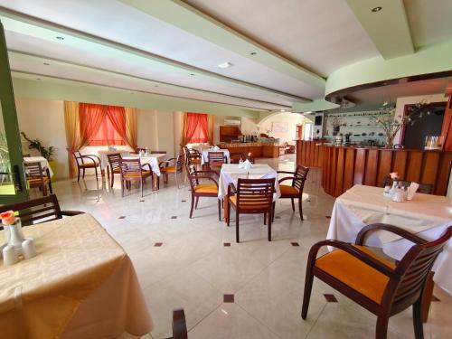 Alex – Pigadia, AZ