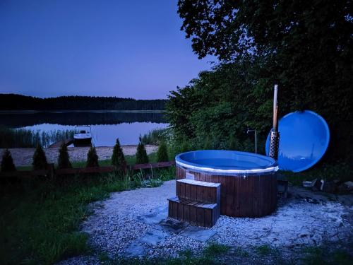 Джакузі, Zalesie 7D - domek z 2 sypialniami przy plaży. (Zalesie 7D - domek z 2 sypialniami przy plazy.) in Kierzliny