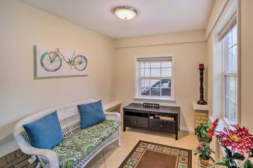 Welcoming Tulsa Home about 1 Mi to Expo Center! in Tulsa, USA