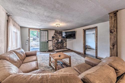 Ruidoso Mtn Hideout with Hot Tub and Covered Deck
