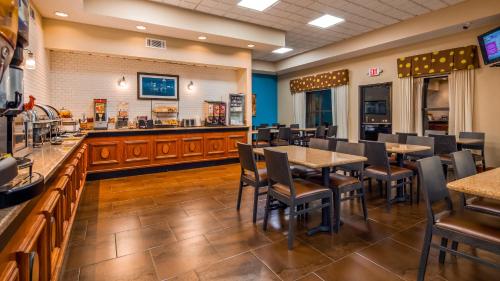 食べ物/飲み物, Sky Point Hotel & Suites Atlanta Airport in ハーツフィールド/ジャクソンアトランタ国際空港