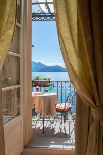 Suite, junior, balcony