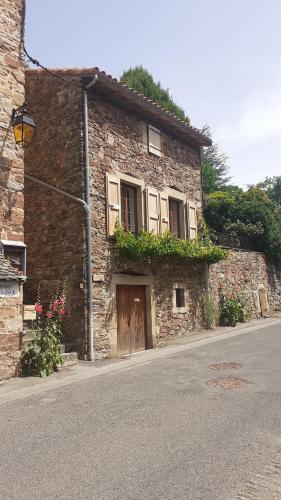 Maison avec jardin SYLVANES gîte à louer Gissac