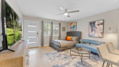 Cozy Efficiency Studios Close to Downtown and Domain in Austin, USA