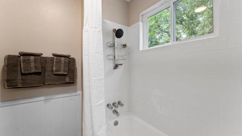 Cozy Efficiency Studios Close to Downtown and Domain Cozy Efficiency Studios Close to Downtown and Domain