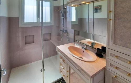 Vannas istaba, Stunning Home In Allaire With Wifi in Allaire