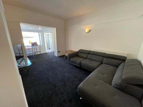 3 bedroom Garden apartment next to craig-y-don park