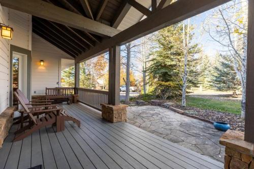 Immaculate 5BD Family Retreat in Edwards, USA