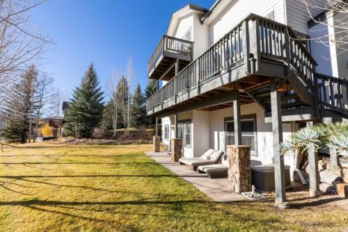 Immaculate 5BD Family Retreat in Edwards, USA