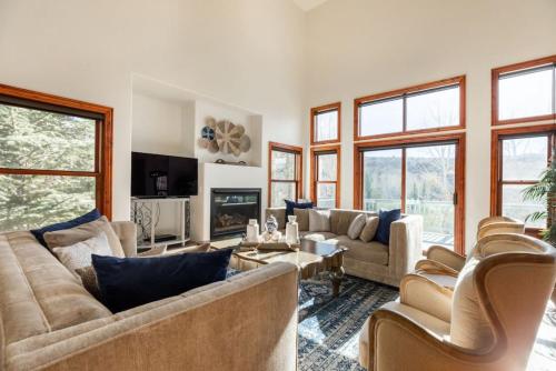 Immaculate 5BD Family Retreat in Edwards, USA