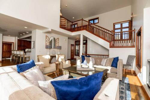 Immaculate 5BD Family Retreat in Edwards, USA