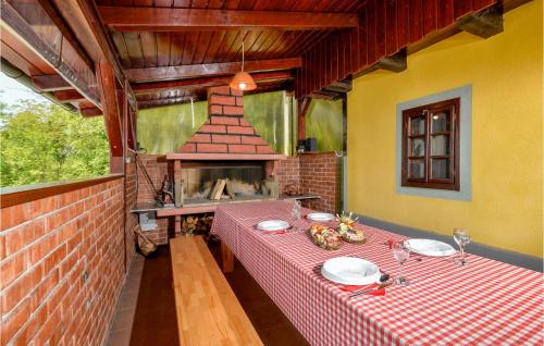 Cozy Home In Cestica With Wifi