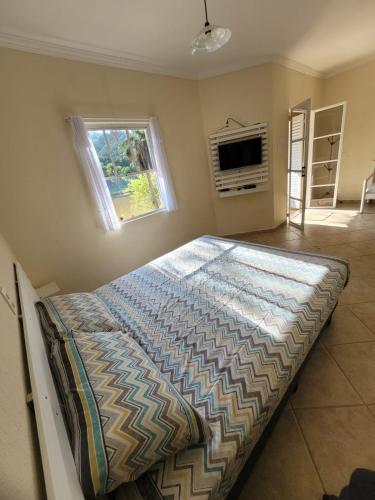 1 queen bed, 1 twin bed