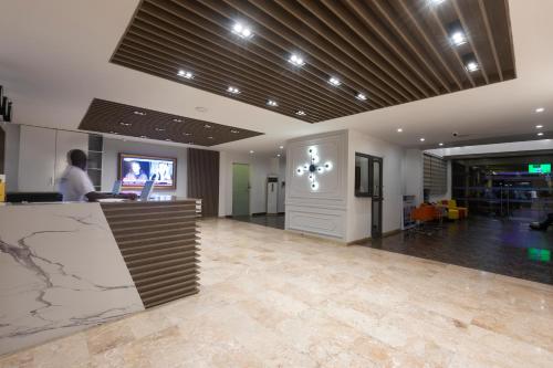 صالة مشتركة/ منطقة التلفزيون, Airport View Hotel in رومان ريدج