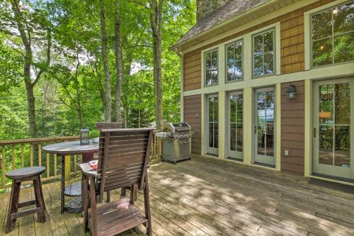 Eagle View Lodge - Luxury Home with Hot Tub!