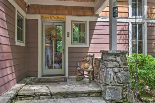 Eagle View Lodge - Luxury Home with Hot Tub!