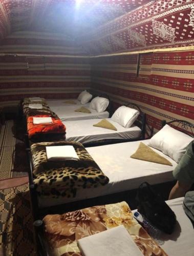 1 double bed, 4 twin beds