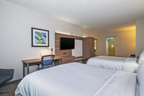 Holiday Inn Express Hotel & Suites Woodbridge